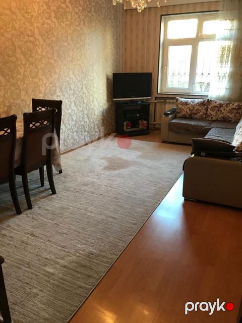 Satılır 5 otaqlı köhnə tikili 90 m²