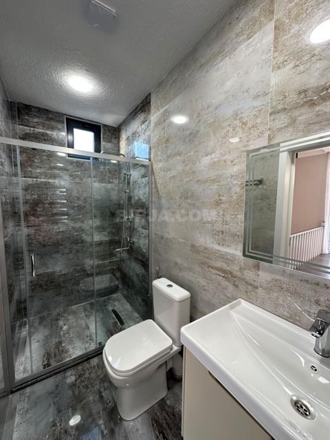 Mərdəkanda bağ evi satılır