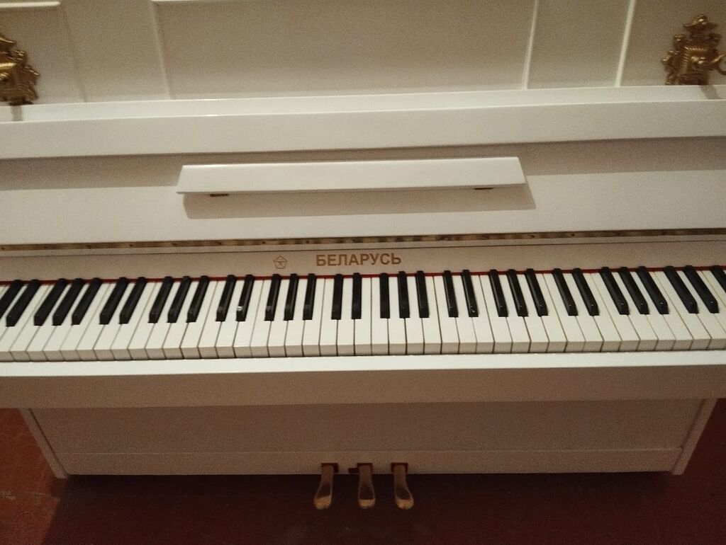 Ağ rəngli Belarus 3 pedalli. Əla vəziyyətdə.Yeni Yasamalda.Qiyməti 850 — Pianino və digər klaviş alətləri, Bakı (2)