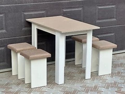 Masa və oturacaqlar — Bakı