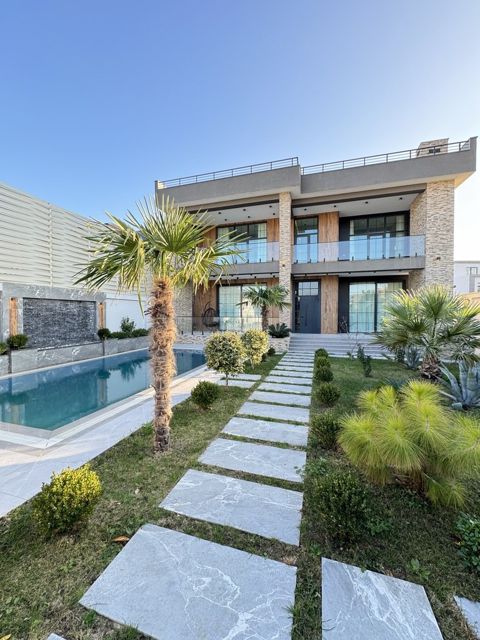 Satılır 6 otaqlı həyət evi/bağ evi 400 m² — Bakı
