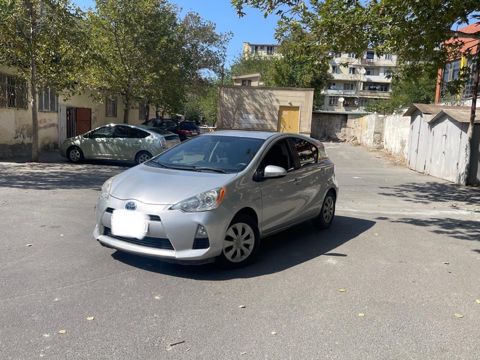 Toyoto Prius 20 kuza icarəsi — Bakı