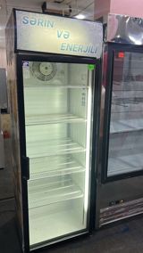 Vitrin tipli içki soyuducusu - Şüşə qapılı, işıqlı vitrin — Soyuducu Paltaryuyan televizor vitrinlerin satış mərkəzi — Refrigerated display cases