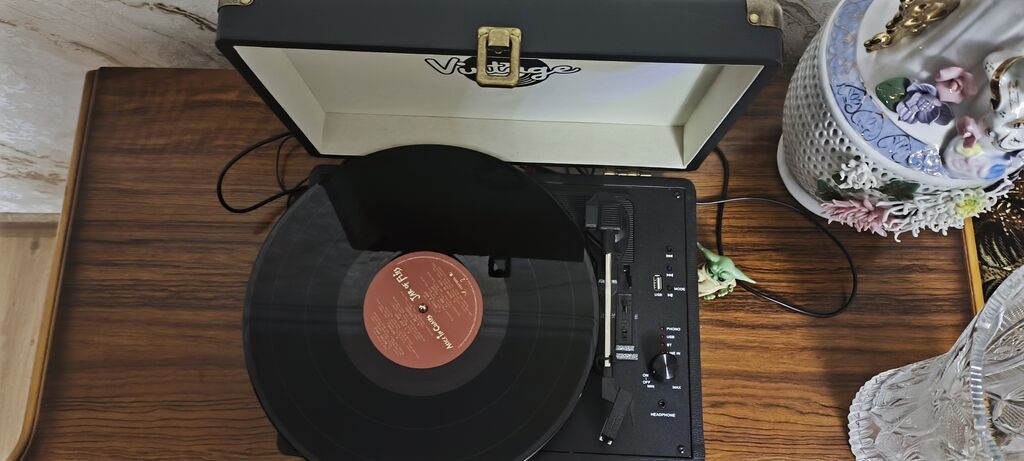 Vinil pleyer satılır Çamadan tipli vinil pleyer satılır. Cəmi 6-7 — Digər, Digah (2)