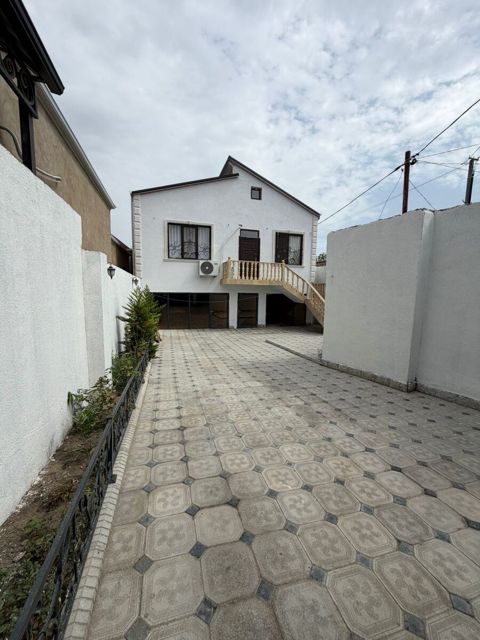 Satılır 4 otaqlı həyət evi/bağ evi 120 m² — Bakı