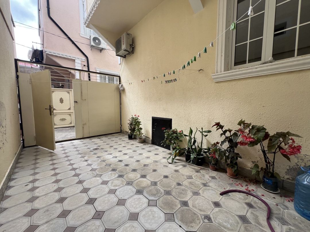 Satılır 4 otaqlı həyət evi/bağ evi 150 m² — Ev, villa, Bakı (2)