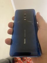 Xiaomi Redmi (arxa hissədə “Redmi – Designed by Xiaomi” yazılı, mavi — Xiaomi