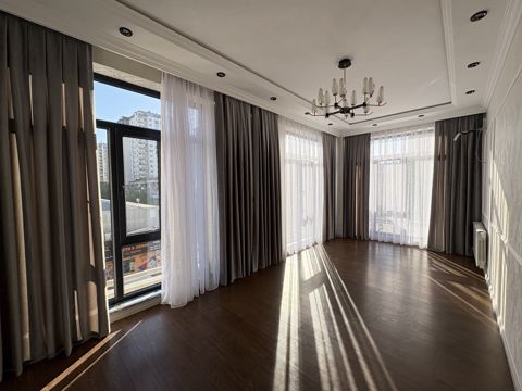 Satılır 2 otaqlı yeni tikili 82 m² — Bakı