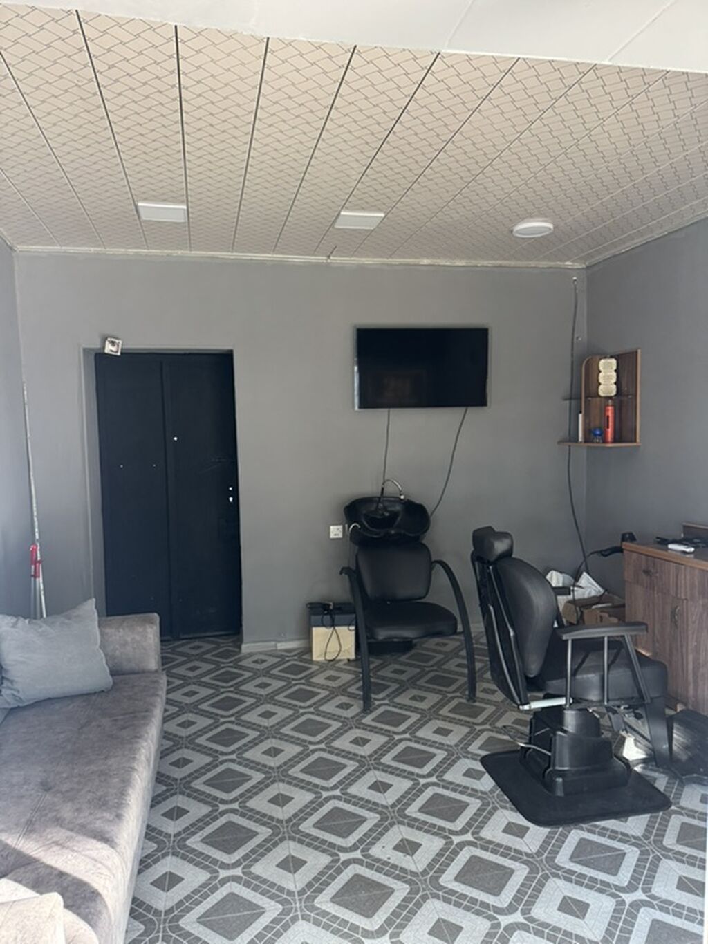 Bərbərxana mebeli və avadanlıq komplekti - Peşəkar bərbər kreslosu — Salon mebeli, Xızı (2)