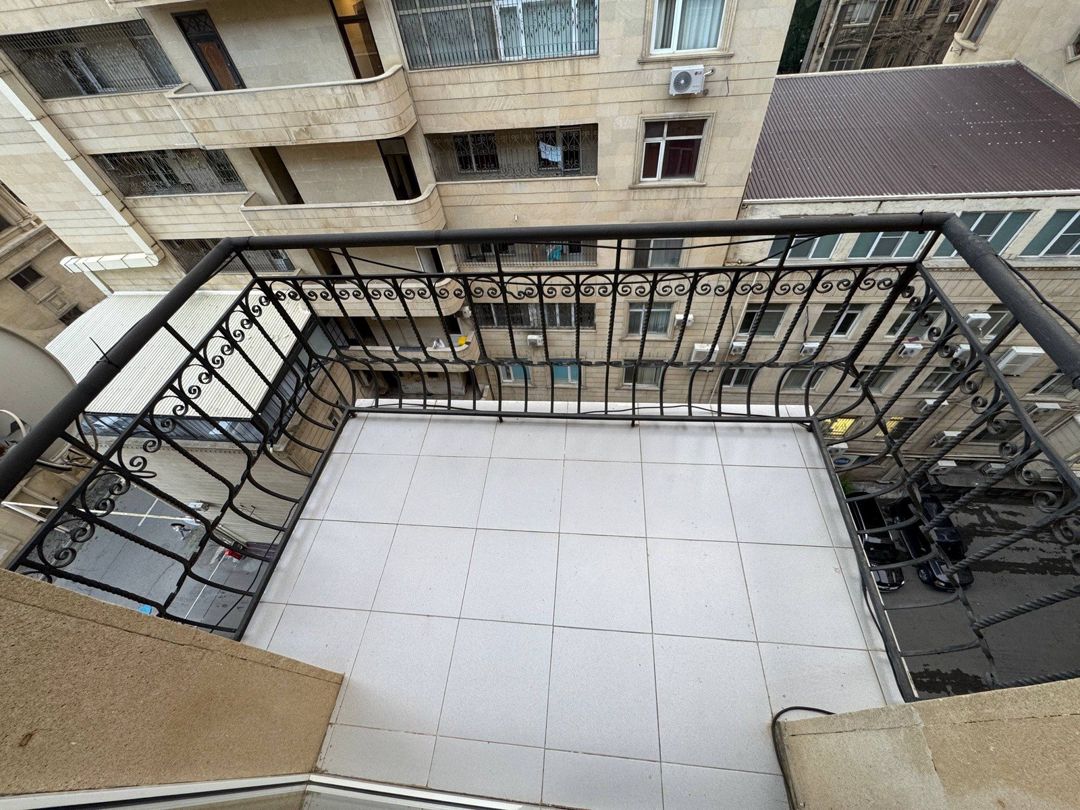 Satılır 5 otaqlı yeni tikili 200 m² — Mənzil, Bakı (3)