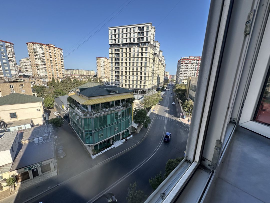 Satılır 1 otaqlı köhnə tikili 50 m² — Mənzil, Bakı (9)