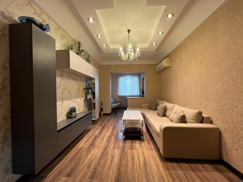 Satılır 4 otaqlı köhnə tikili 90 m² — Bakı