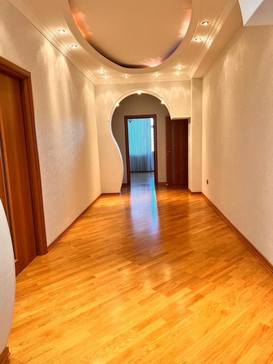 Satılır 4 otaqlı yeni tikili 200 m² — Mənzil, Bakı (8)