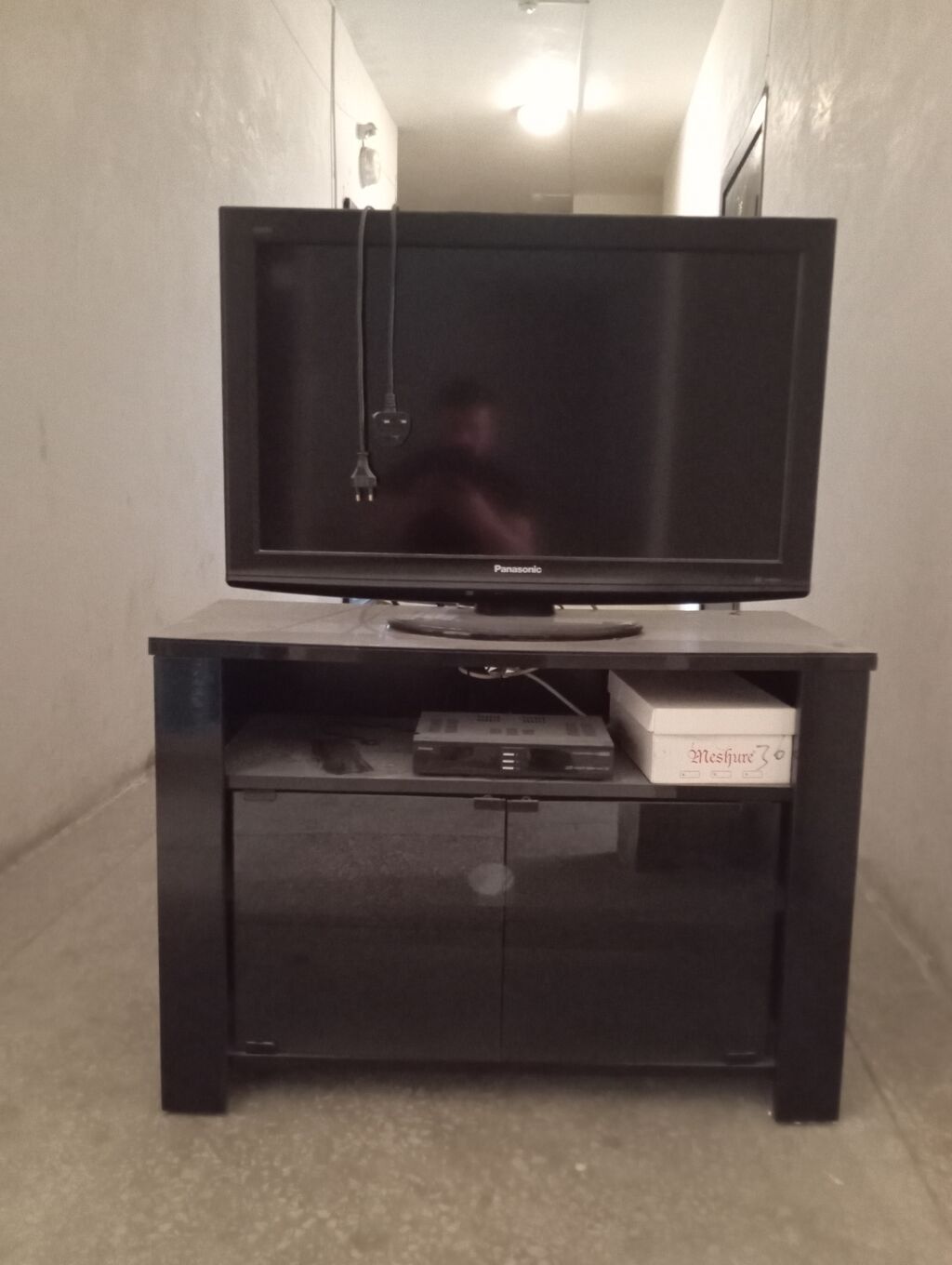 İşlənmiş, TV altlığı — Qonaq otağı üçün, Bakı