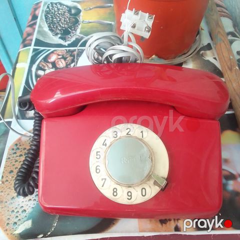 Qırmızı rəngli retro mexaniki disklı stasionar telefon maraq üçün — Bakı
