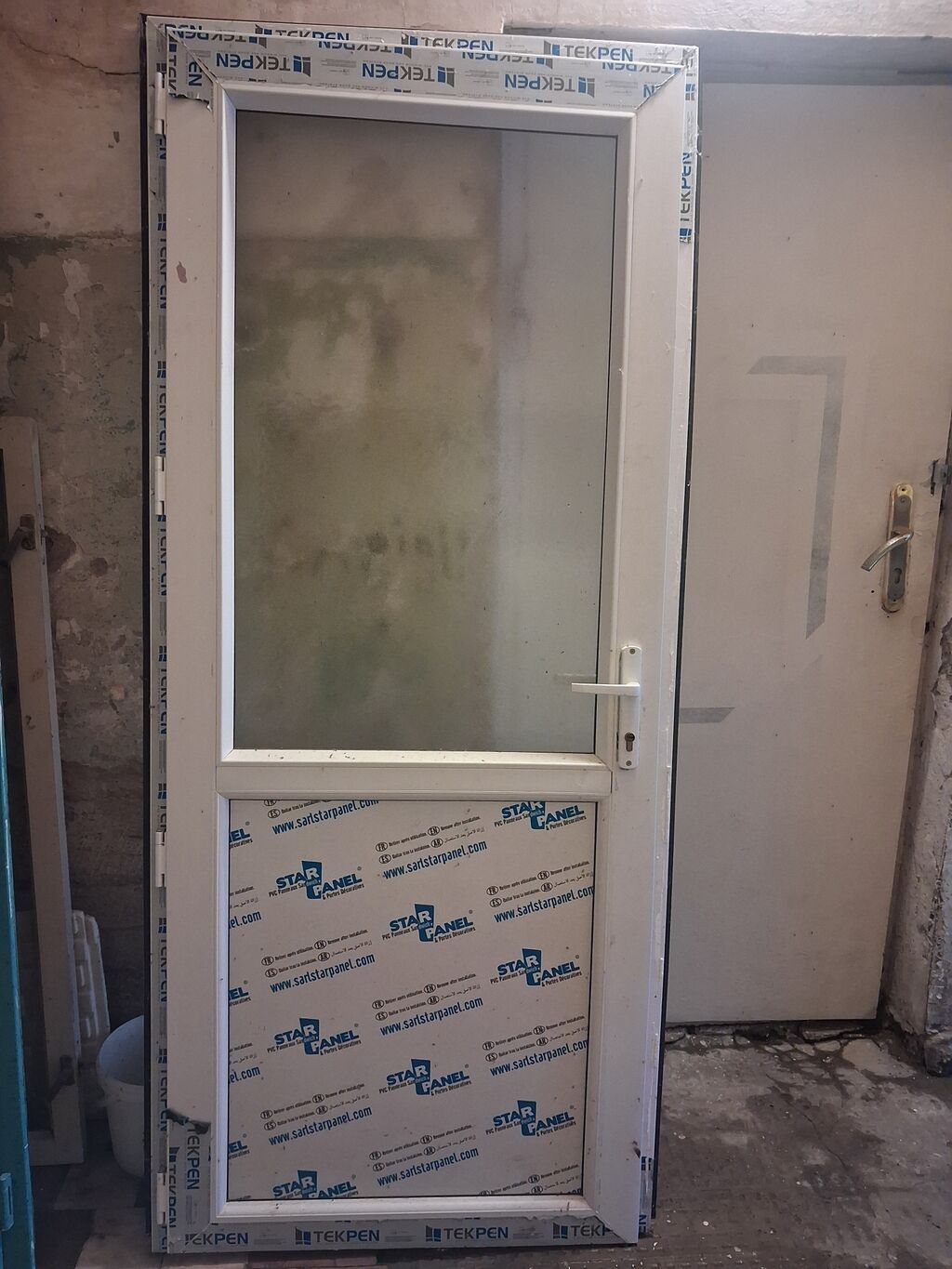 PVC qapı dəsti - Material: ağ rəngli PVC profil (üzərində “Tekpen” — Pəncərələr, qapılar, balkonlar, Bakı (2)