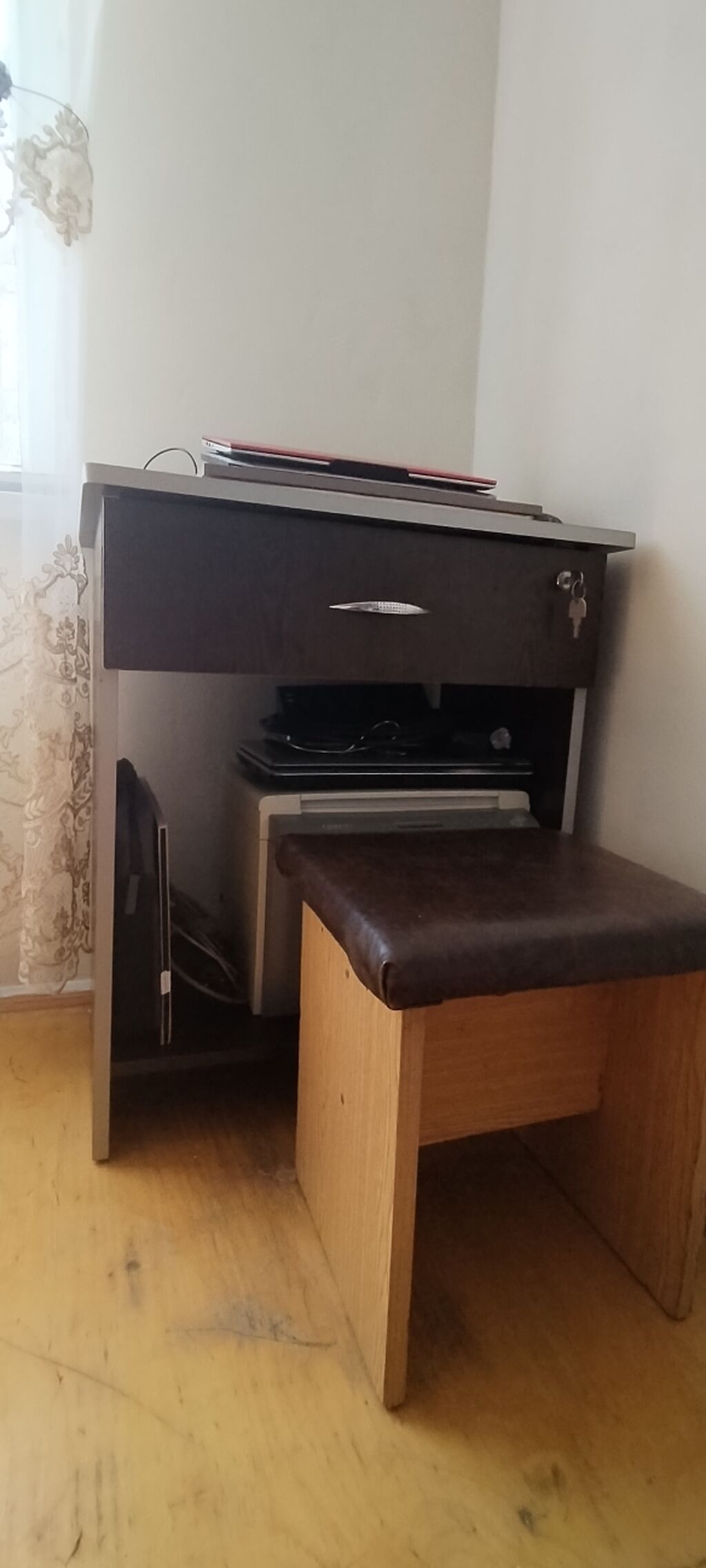 Kiçik ölçülü kompüter/iş stolu və oturacaq dəsti - Material: ağac — Masalar və stullar, Bakı (2)
