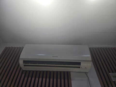 45kv qazi ustunde tam islek 350man satılır.Ünvan Hövsan.Ayla91 E — Bakı