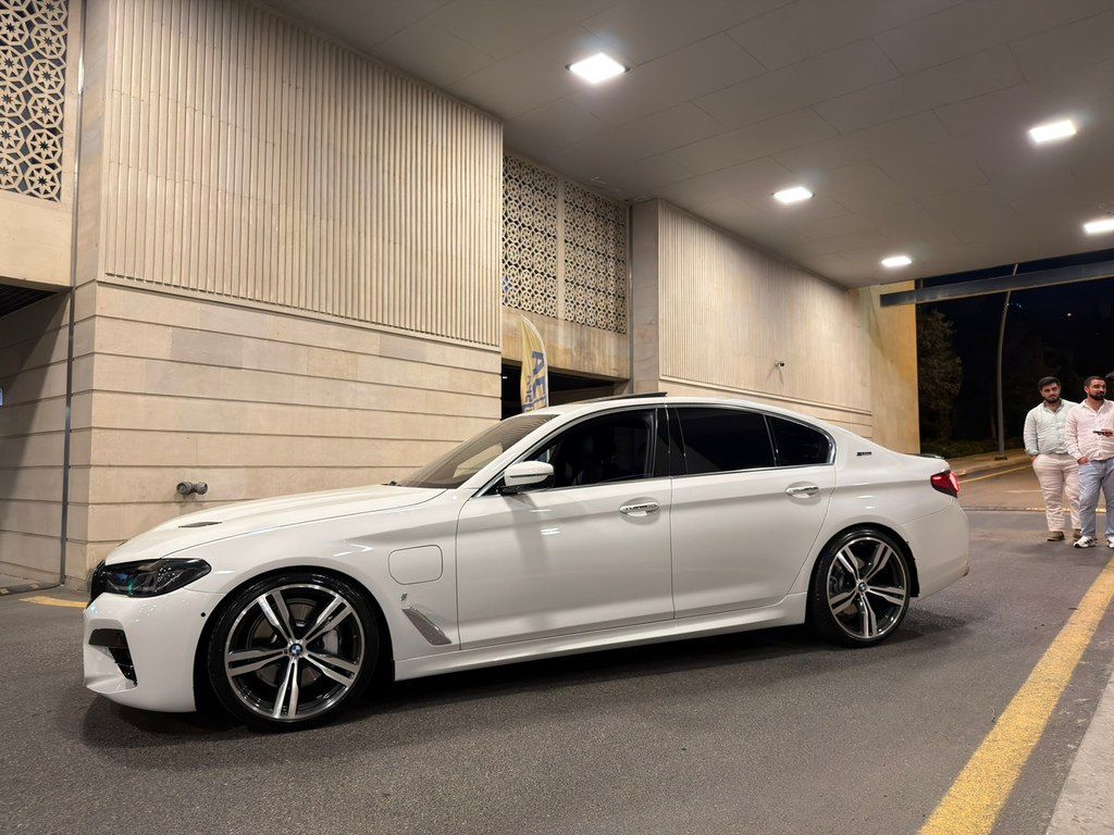 BMW 530e, 2.0 L, 12 kWh, 2018 il, 94 400 km — Avtomobillər, Bakı (6)