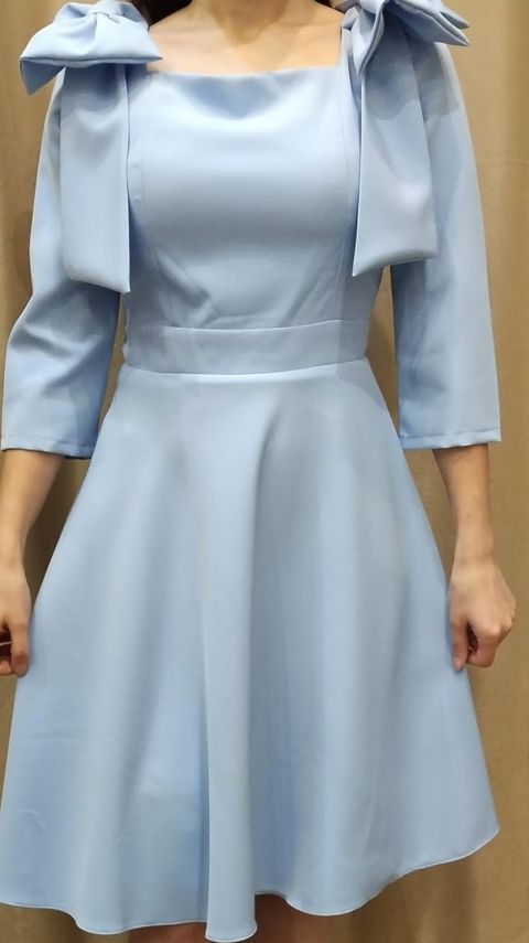 Göy-mavi rəngdə elegant qadın paltarı. - Model: A-kəsim, beldən — Bakı