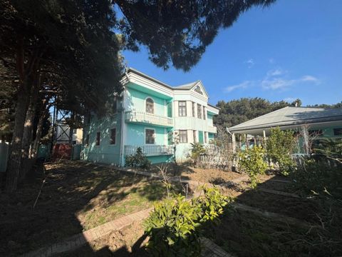 Satılır 10 otaqlı həyət evi/bağ evi 550 m² — Bakı