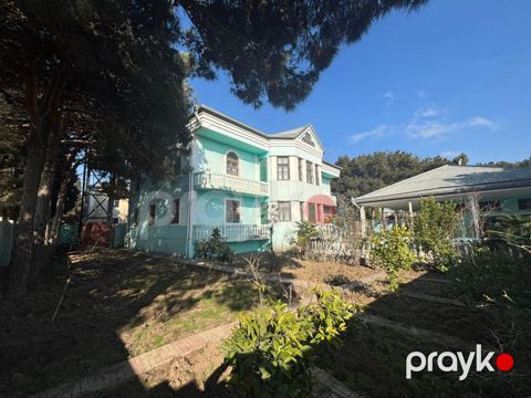 Satılır 10 otaqlı həyət evi/bağ evi 550 m²