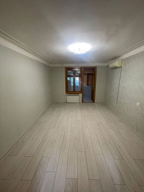 Satılır 3 otaqlı köhnə tikili 70 m² — Bakı