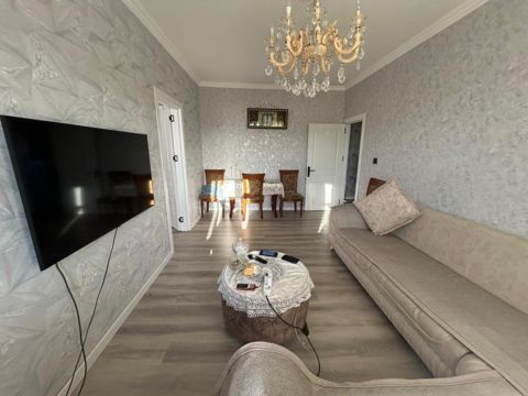 Satılır 4 otaqlı köhnə tikili 83 m² — Bakı