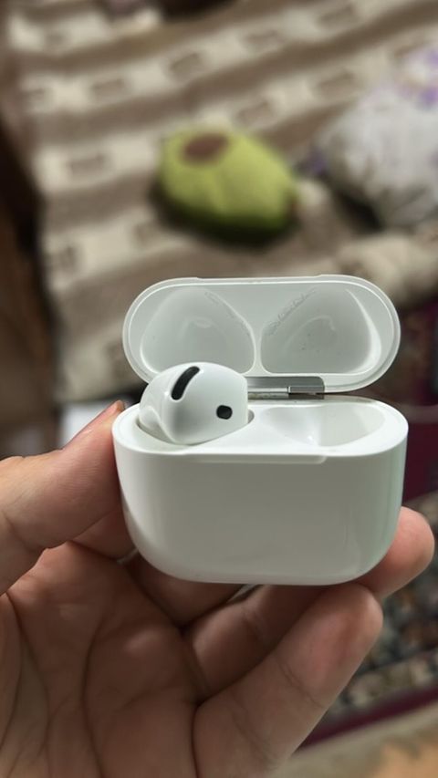 Airpods 4 without ANC sol qulag ve case originaldi itib deye sol — Bakı