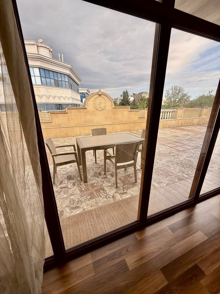 İcarəyə verilir 4 otaqlı köhnə tikili 250 m² — Mənzil, Bakı (8)