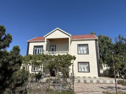 Satılır 5 otaqlı həyət evi/bağ evi 200 m² — Bakı