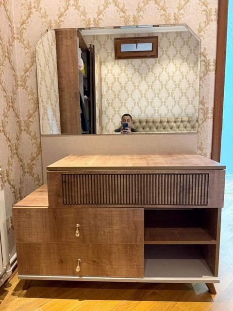 Mebel dəsti – güzgülü makiyaj/console masası - Material: ağac — Bakı