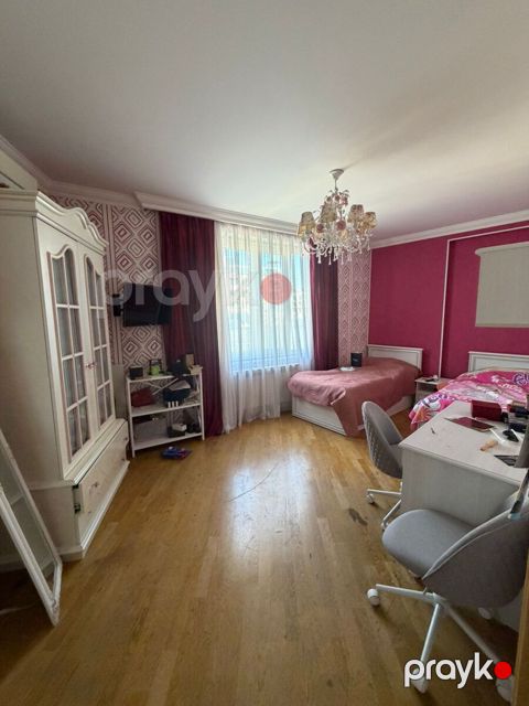 İcarəyə verilir 3 otaqlı yeni tikili 130 m²