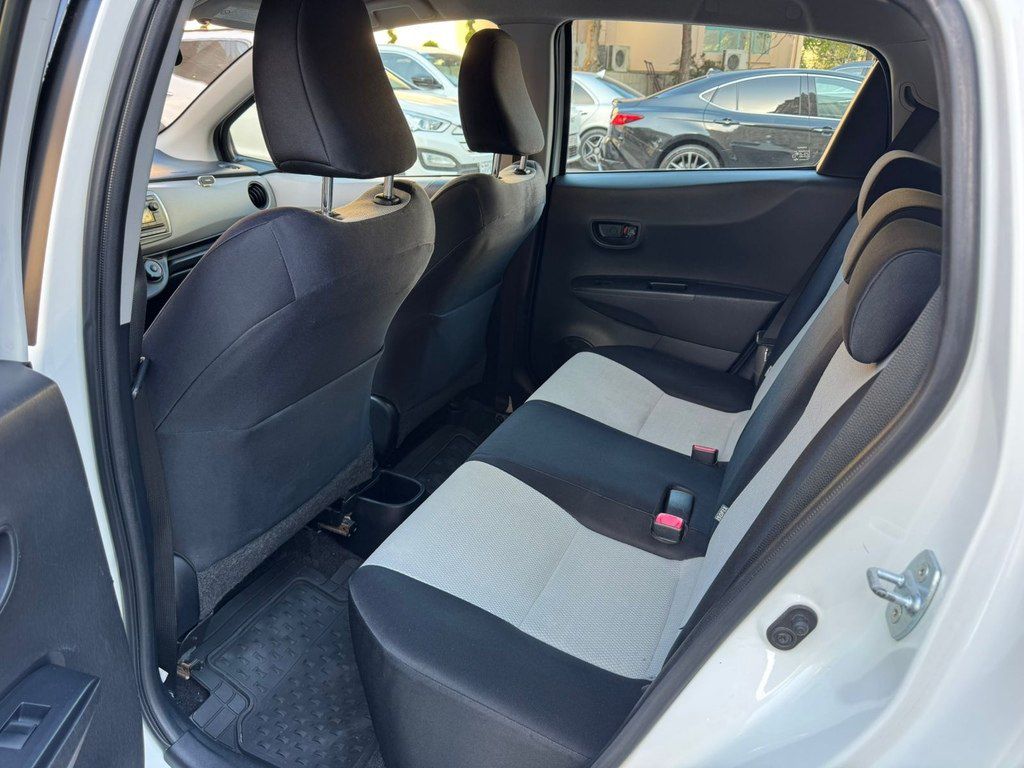 Toyota Yaris, 1.3 L, 2011 il, 225 800 km — Avtomobillər, Bakı (6)