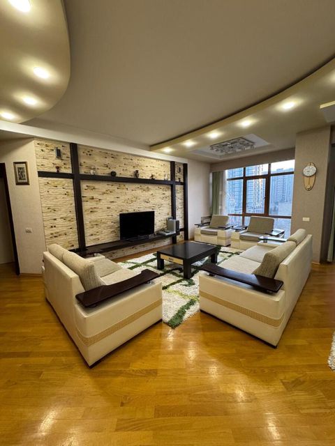 İcarəyə verilir 3 otaqlı yeni tikili 150 m² — Bakı