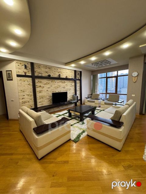 İcarəyə verilir 3 otaqlı yeni tikili 150 m²