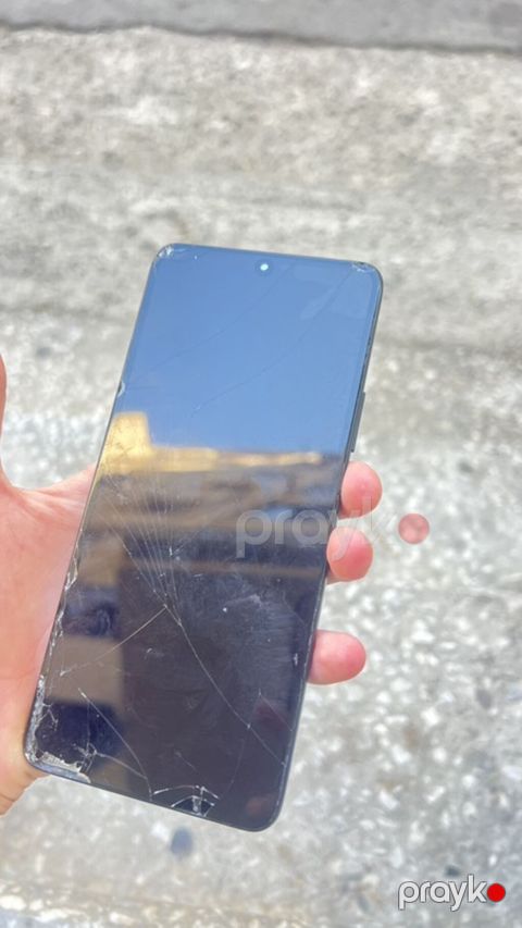 Telfon sade x9 du telfonda iki problem var ekranı işdiyir ama leke var — Xırdalan