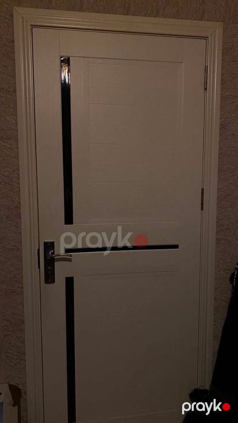 Qapı. 2 ədəddir. Biri satılır 55 azn. Ölçü- hündürlük 2 m, en 0,80 — Digah