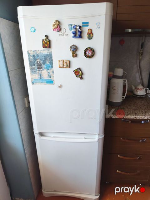 Indesit iki qapılı soyuducu,işleyir amma qazi yoxdur — Bakı