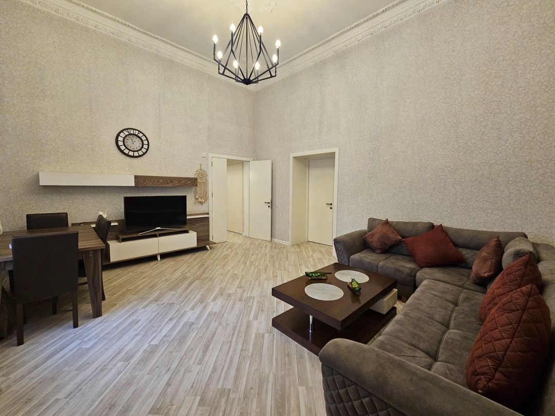 İcarəyə verilir 2 otaqlı köhnə tikili 95 m² — Mənzil, Bakı (2)
