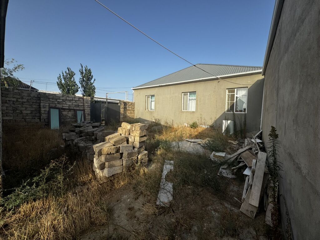 Satılır: həyətyanı sahəsi və yarımçıq tikilisi olan fərdi yaşayış — Ev, villa, Bakı (4)