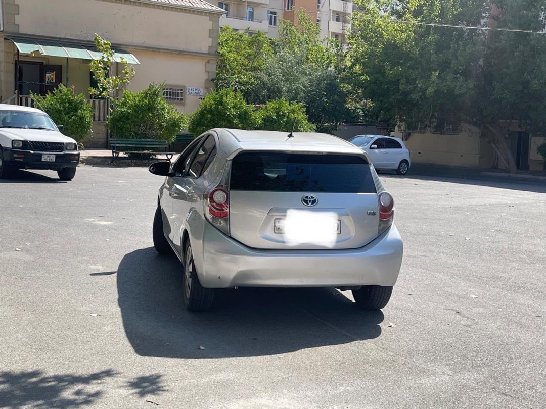 Toyoto Prius 20 kuza icarəsi — Avtomobil icarəsi, Bakı (2)