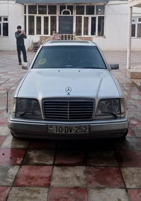Mercedes 190, 2.0 L, 1993 il, 272 420 km — Gəncə