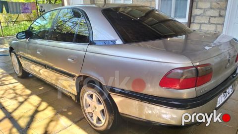 Opel Omega: 2 l 1996 il 3333333 km Sedan