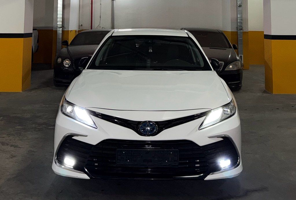 Toyota Camry, 2.5 L, 1.6 kWh, 2023 il, 58 000 km — Avtomobillər, Bakı