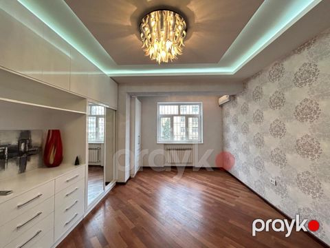 Satılır 3 otaqlı yeni tikili 130 m²
