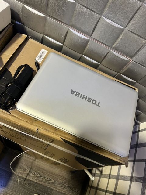 Toshiba noutbuk Xüsusiyyətlər: - Model xətti: Toshiba Satellite — Bakı