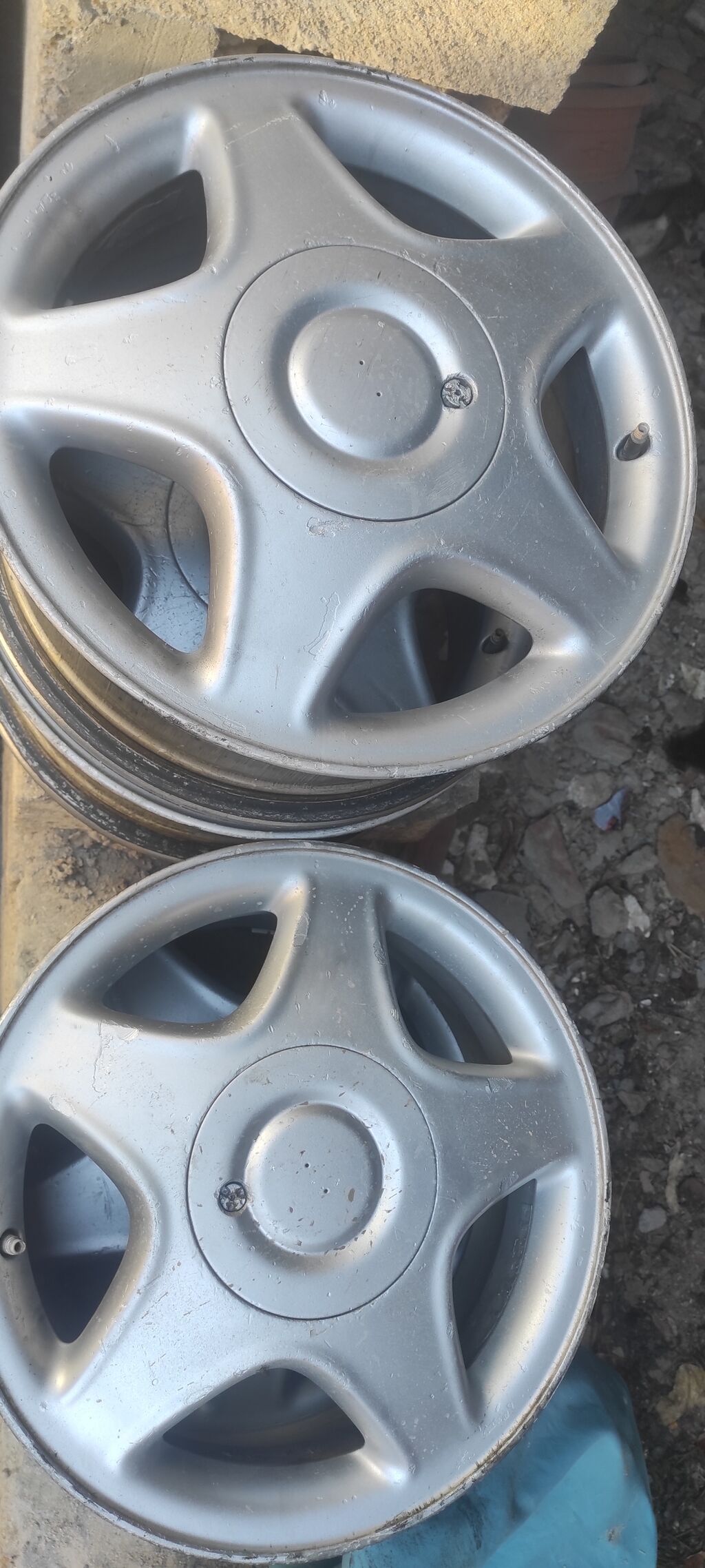 Salam 15lik 5bolt Opel Astra diski əyrisi çatı yoxdu öz maşınimdan — Diskləri, Masazır