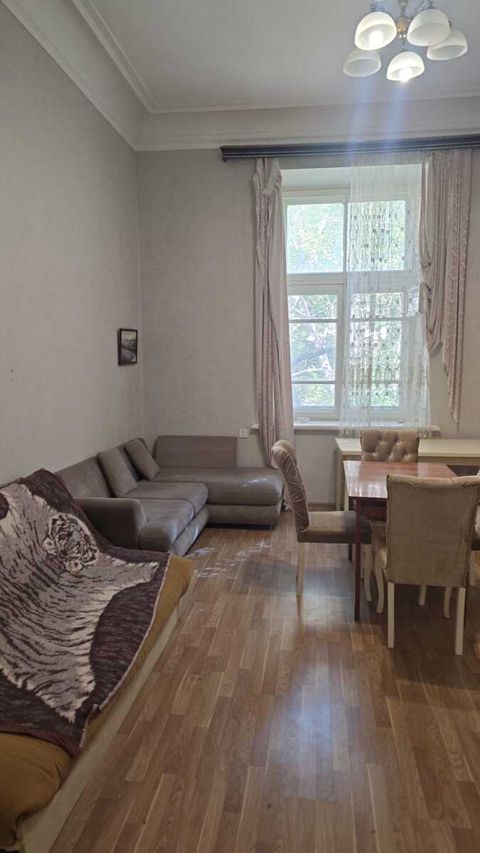 İcarəyə verilir 2 otaqlı köhnə tikili 100 m² — Bakı