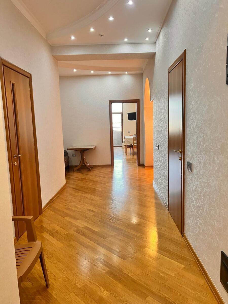 Satılır 4 otaqlı yeni tikili 200 m² — Mənzil, Bakı (3)